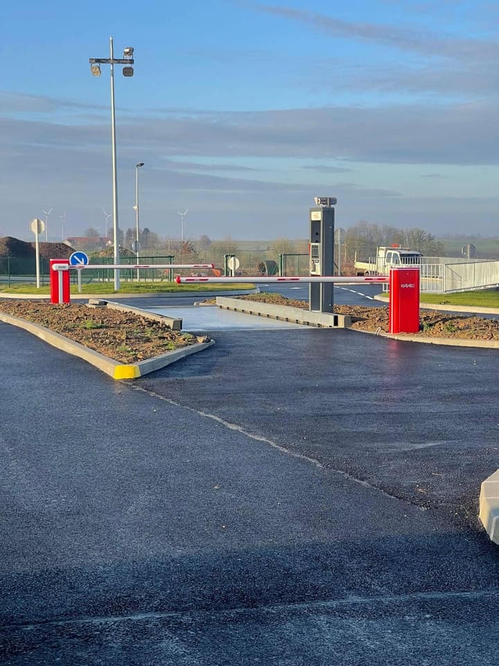 Barrières automatiques FAAC contrôle d'accès parking