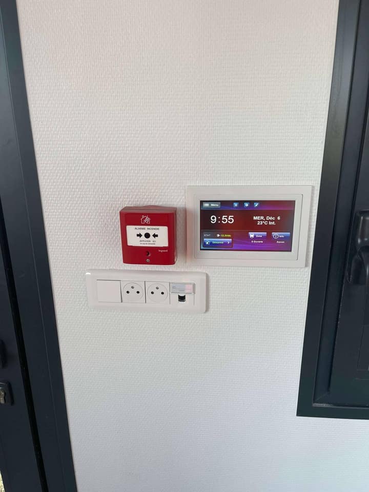 Centrale alarme incendie et clavier tactile